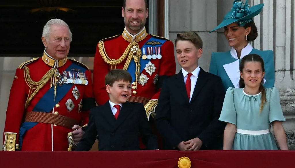 الأمير لويس بابتسامته المشاكسة في احتفالات "Trooping the Colour" (فيديو)