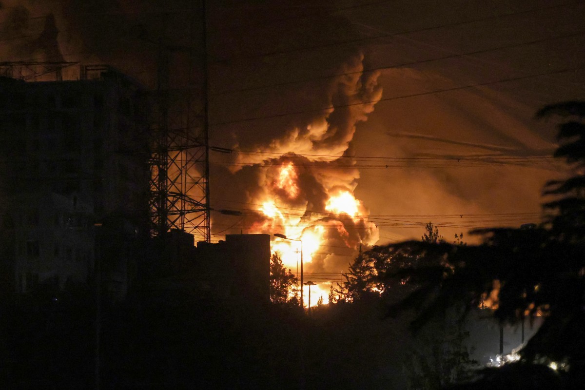 حريق هائل في مستودعات النفط في شهران (أ ف ب)