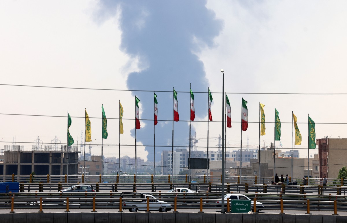 قصف على طهران (أ ف ب).