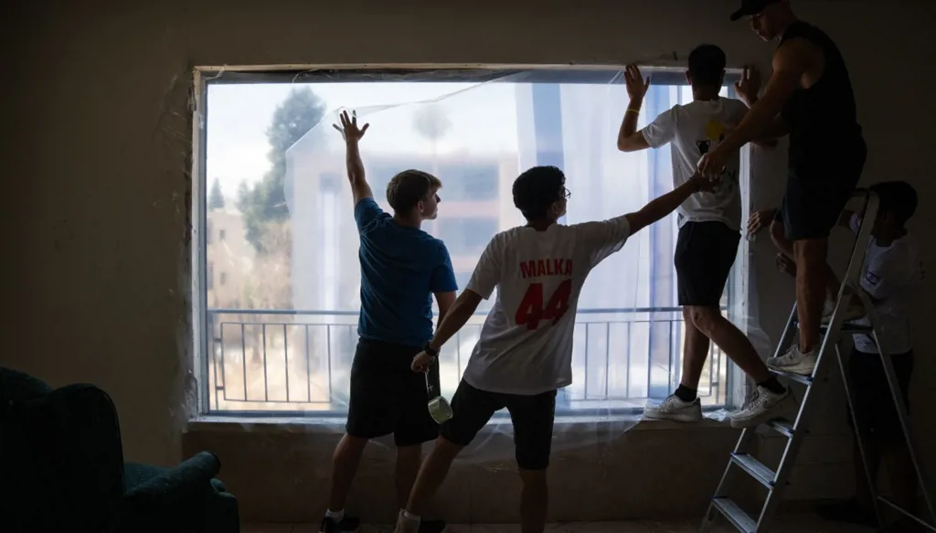 صباح "النهار"- ضربة أميركية محتملة لإيران وتهويل باجتياح إسرائيلي للجنوب والبقاع... هل تبقى الجمهورية الإسلامية بعد الحرب؟