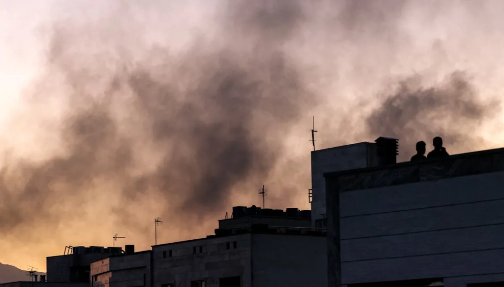 إعلام رسمي: إيران تعتقل "فريقا إرهابيا" مرتبطا بإسرائيل