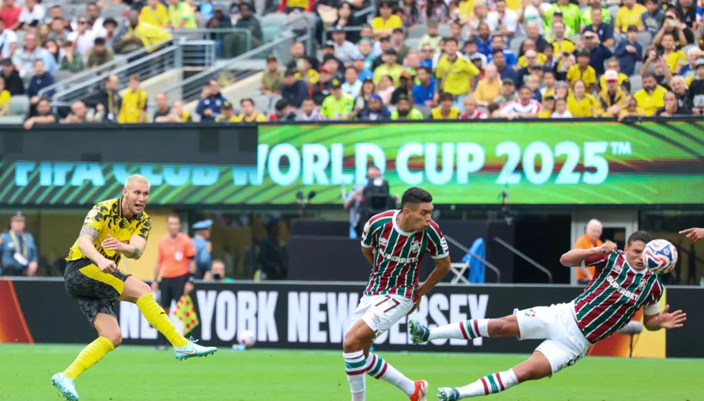 فلوميننسي يُسيطر ويُفرّط في فوز كان في المتناول أمام دورتموند