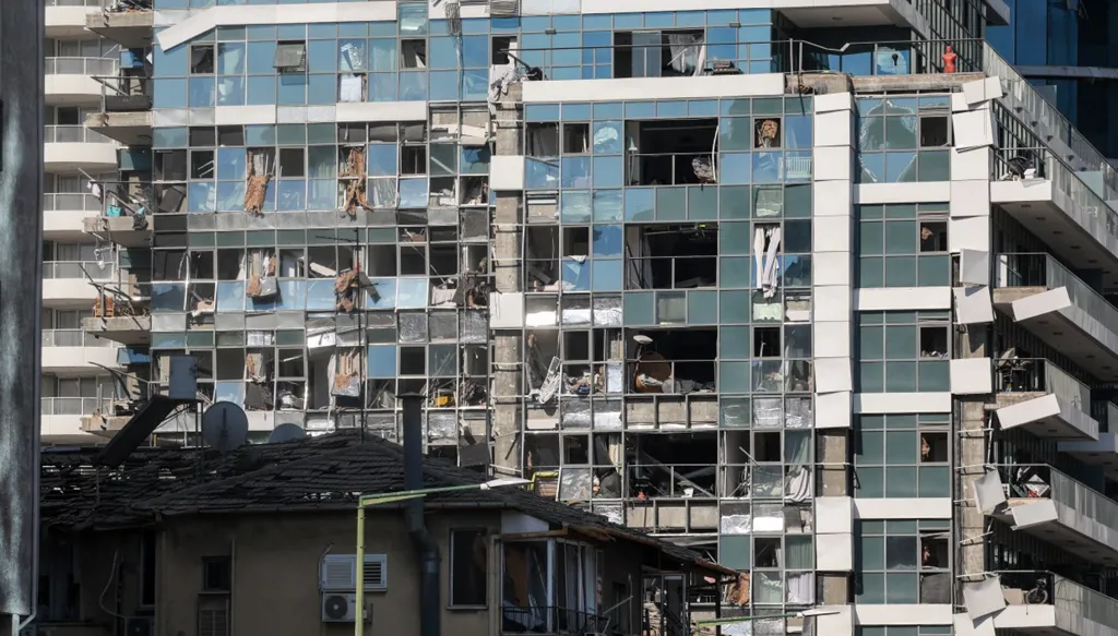 ترامب متردّد وخامنئي يؤكد أنّ بلاده لن "تستسلم أبداً"... "النهار" في تغطية مباشرة لحرب إسرائيل وإيران في يومها السابع