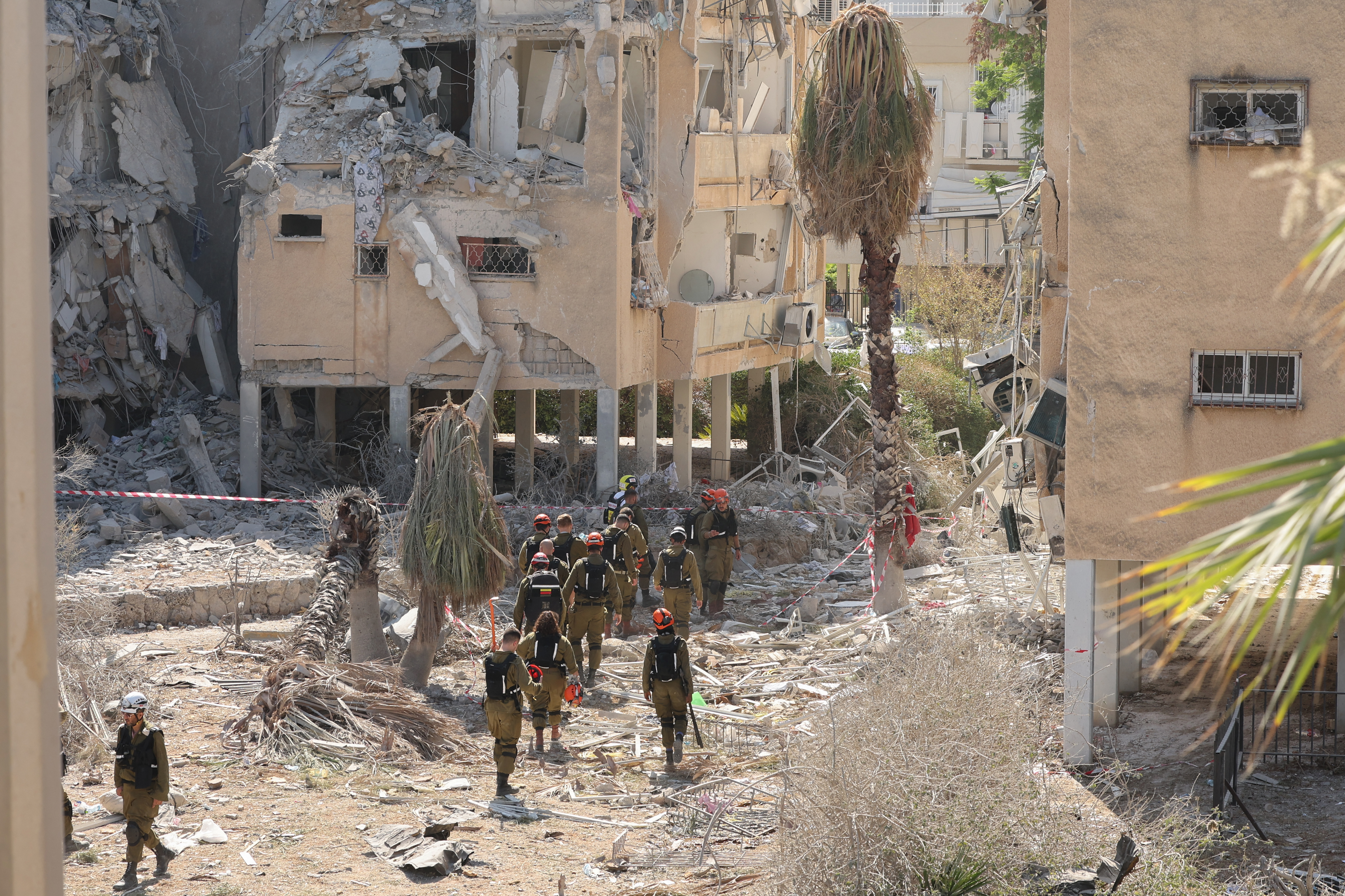 أضرار في إسرائيل. (أ ف ب)