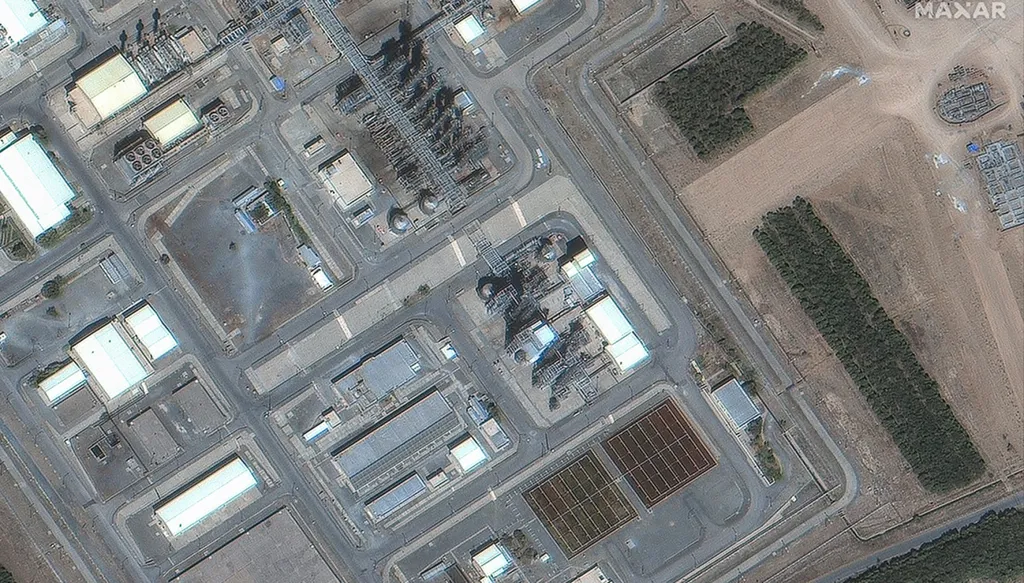 الجيش الإسرائيلي: استهداف عشرات المواقع داخل طهران بينها منشآت نووية وصاروخية