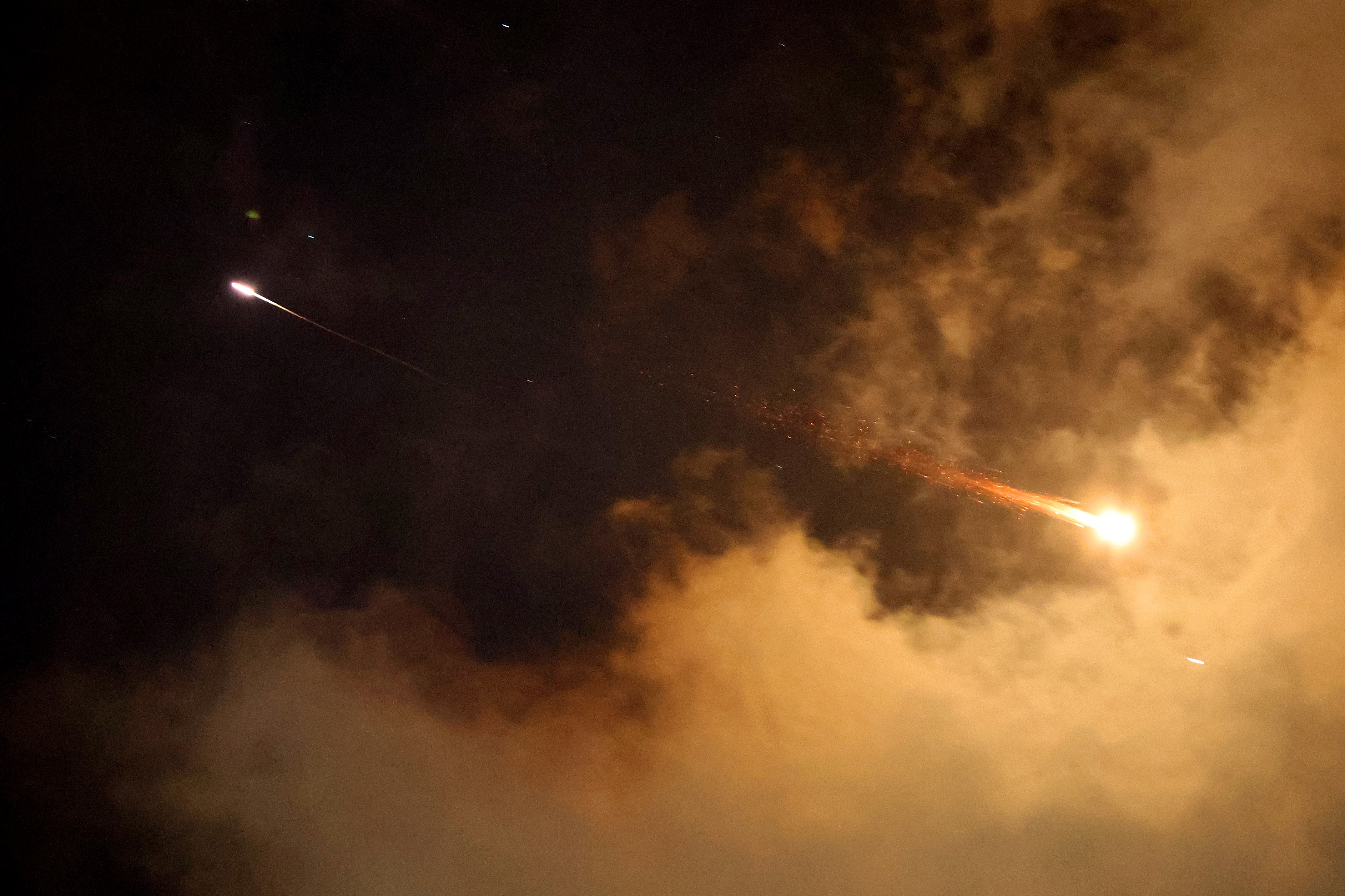 صاروخ ايراني في طريقه الى اسرائيل (ا ف ب)