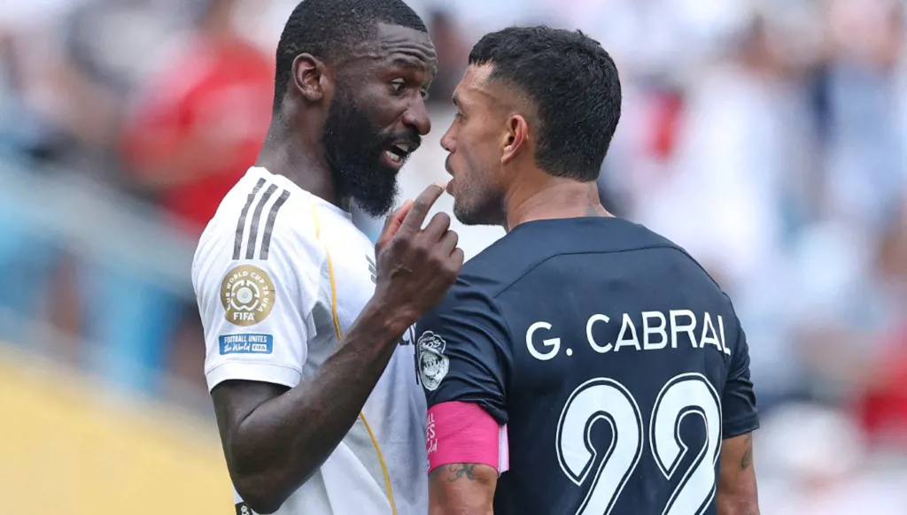 "فيفا" يحقق في إساءة محتملة لروديغير