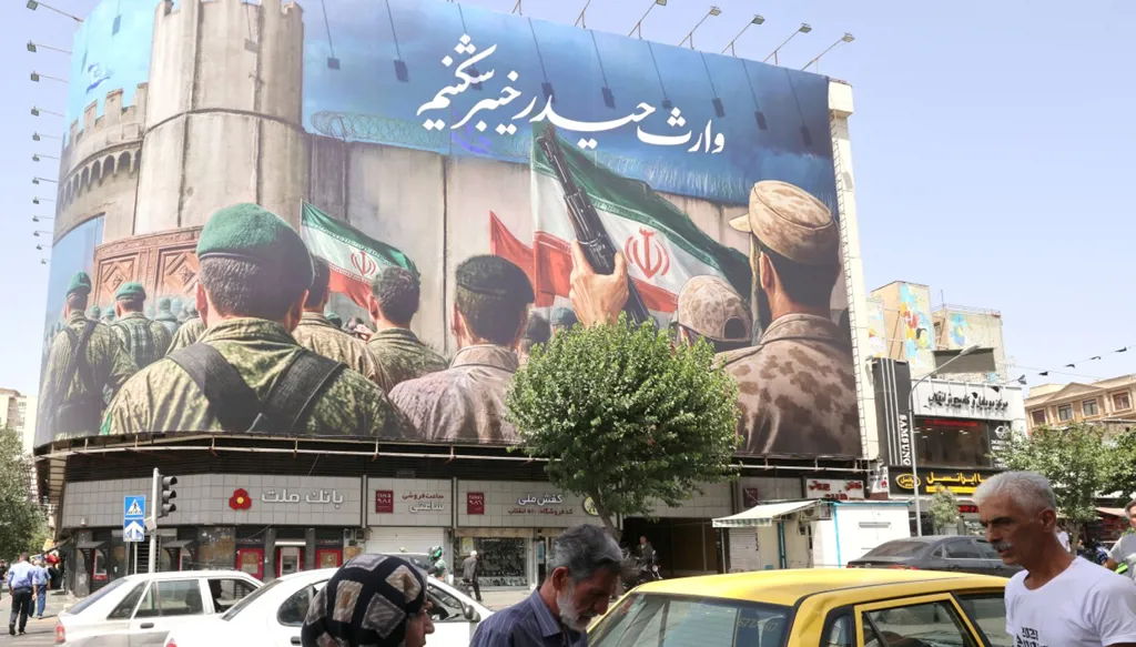 5 عند الخامسة: إسرائيل تقصف شمالي طهران ورحلة طيّاري قاذقة B-2 شاقة... لماذا تراجعت أسعار النفط؟