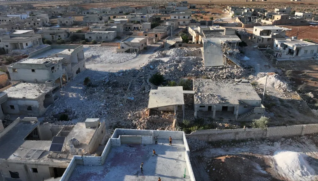 بفضل طائرته المسيّرة... مهندس سوري يشرف على إعادة إعمار ‏قريته ‏