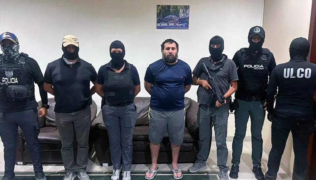 رئيس الإكوادور يعلن توقيف المطلوب الأول في البلاد