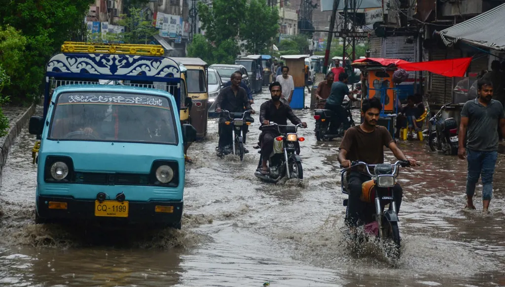 11 قتيلاً في فيضانات في باكستان