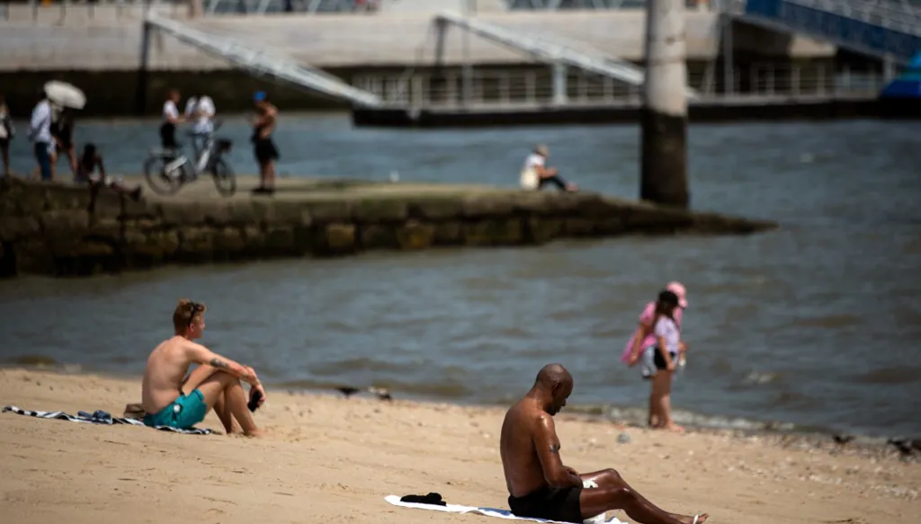 موجة حرّ قاسية تضرب جنوب أوروبا... دعوات للسكان للبحث عن ملاجئ وتحذيرات صحية