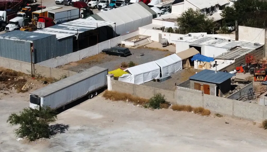 "رُميت عشوائياً"... العثور على 381 جثة مهملة داخل محرقة للجثامين
