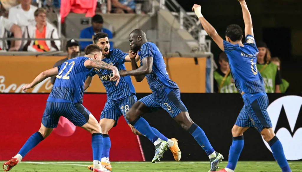 الوليد بن طلال يعلّق على انتصار الهلال التاريخي