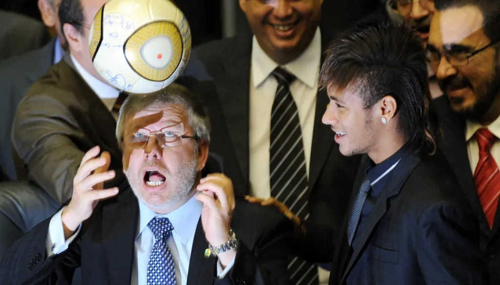 عقوبة قاسية بحق متهم في اقتحام الكونغرس... سرق "كرة نيمار" ودفع الثمن