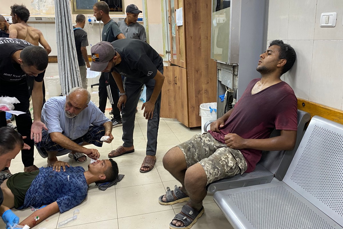 جرحى فلسطينيون. (أ ف ب)
