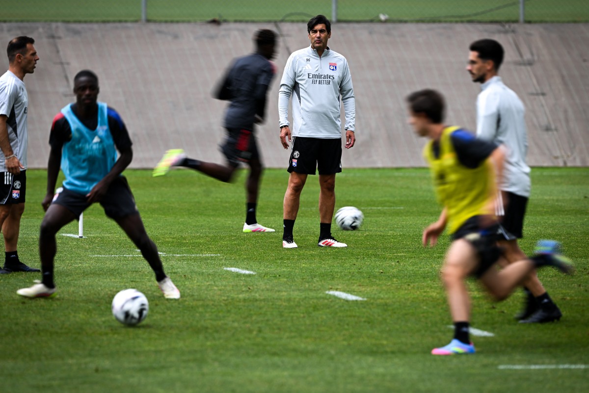 ليون خلال التدريبات. (أ ف ب)