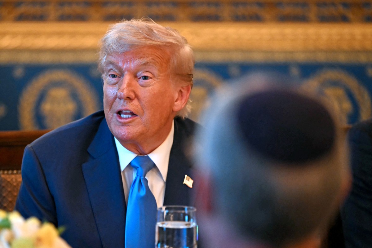 إسماع ترامب كلاماً طيباً، والنفخ في الإيغو الهائل، بات سمة للديبلوماسية في عصره. (أ ف ب)