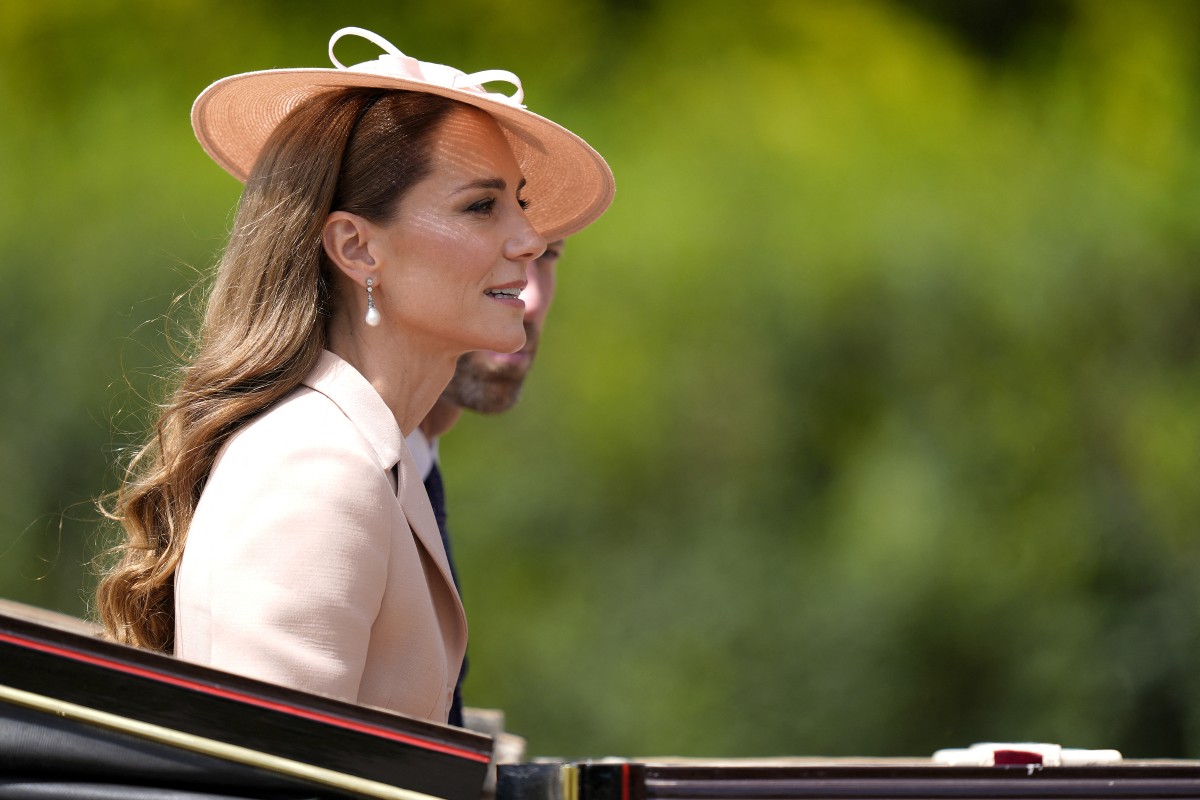 كيت ميدلتون بإطلالة ملكية بطابع فرنسي من توقيع دار ديور (أ.ف.ب)