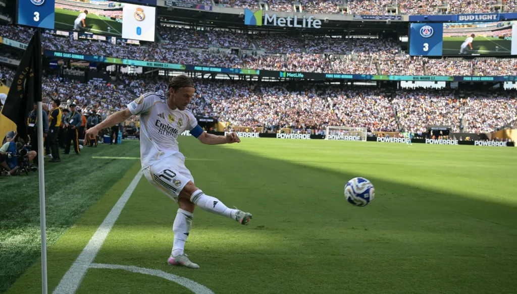 مودريتش يودّع ريال مدريد بهزيمة مؤلمة وإرث خالد