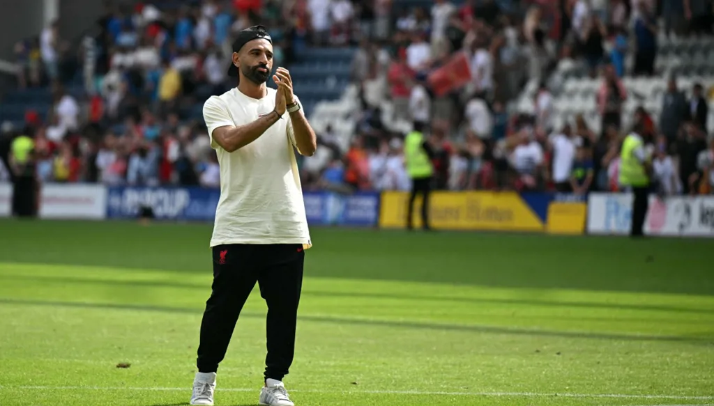 قائد مصر السابق ينهار على الهواء: كنت أتوسّل لمحمد صلاح ولم يردّ (فيديو)