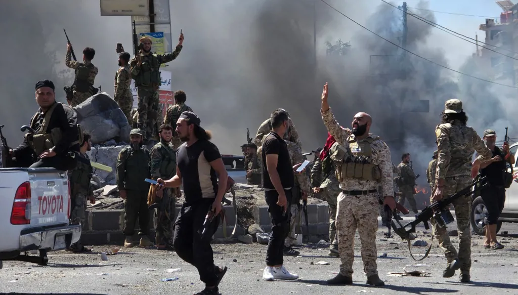 وقف للنار في السويداء بعد اشتباكات عنيفة واستهداف إسرائيلي... مرجعية الدروز: فُرض علينا البيان