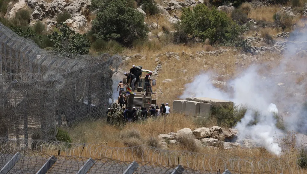 إسرائيل تكثّف تدخلها في السويداء... غارات تستهدف أرتالاً ورئاسة الأركان