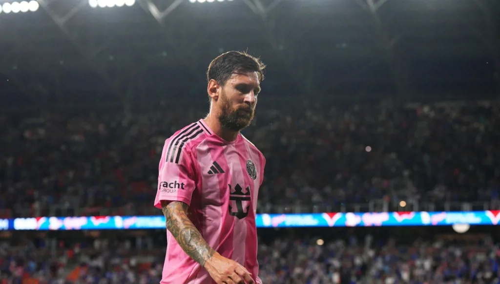 ميسي يودع سلسلته الذهبية بطريقة مذلة