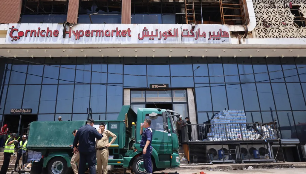 التحقيقات في مأساة حريق الكوت: توقيف 17 موظّفاً حكوميّاً و3 ضبّاط