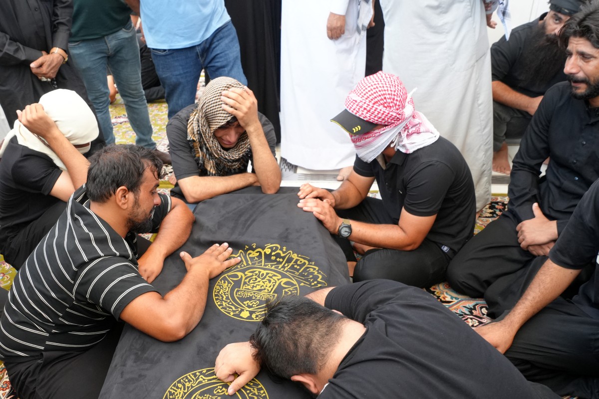 عراقيون يودّعون أقاربهم. (أ ف ب)