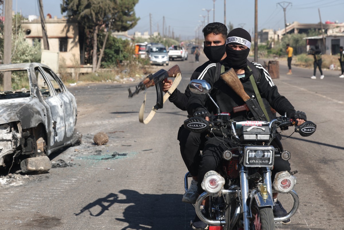 مسلّحان في السويداء (أ ف ب).