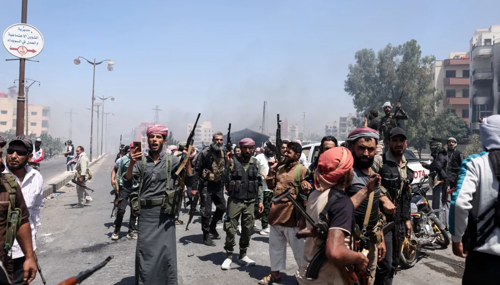 5 عند الخامسة: نفير من لبنان إلى السويداء... قافلة إنسانية تُصدّ ونتنياهو يعاني من التسمم