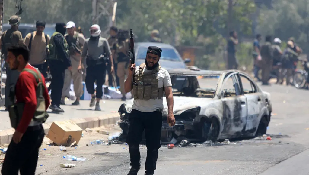 في مدينة السويداء... حرق منازل ونهب وتوعد السكان بالقتل بعد وقف النار