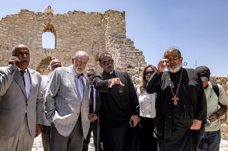 السفير الأميركي في إسرائيل يزور قرية الطيبة (ا ف ب)