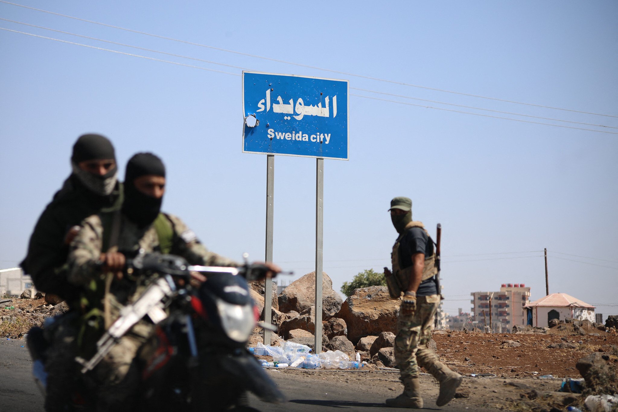 لافتة السويداء (أ ف ب).