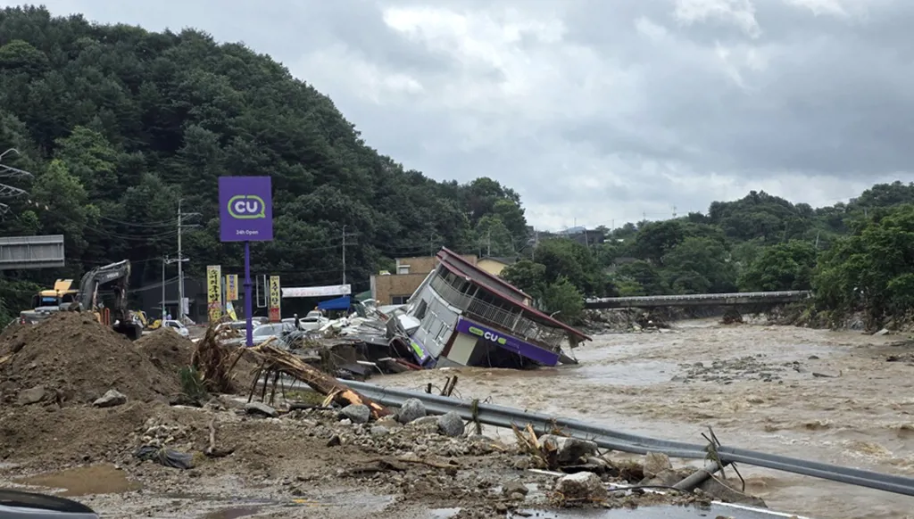 كوريا الجنوبية... قتلى في فيضانات وانهيارات أرضية بسبب الأمطار الغزيرة