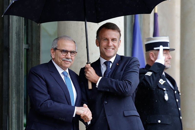 ماكرون وسلام (ا ف ب)