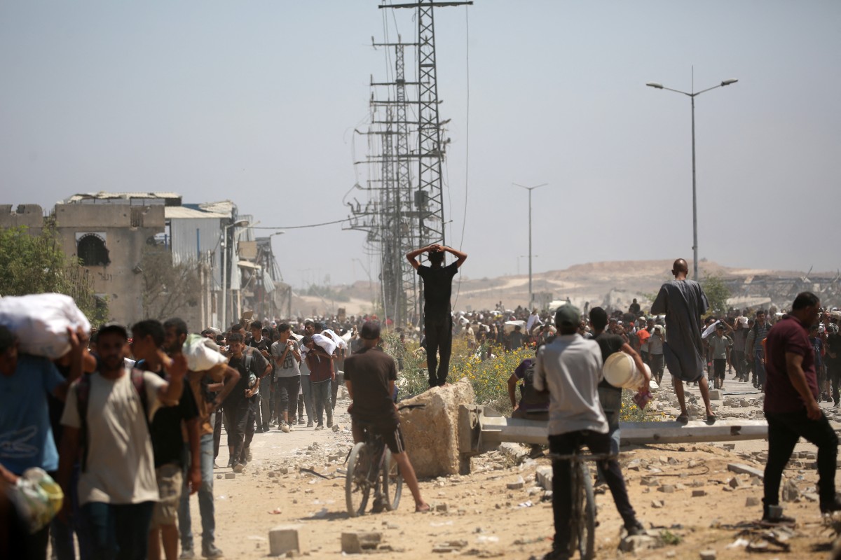 فلسطينيون في غزة. (أ ف ب)