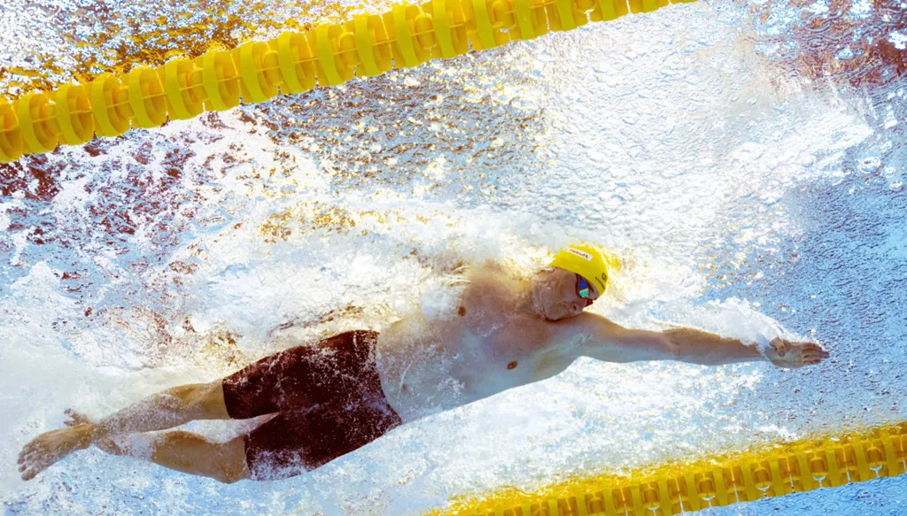 ماكيفوي يُعيد الهيمنة الأسترالية إلى الواجهة