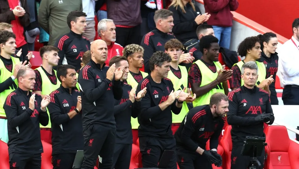 سلوت يرشح ليفربول للاحتفاظ بلقب الدوري الإنكليزي