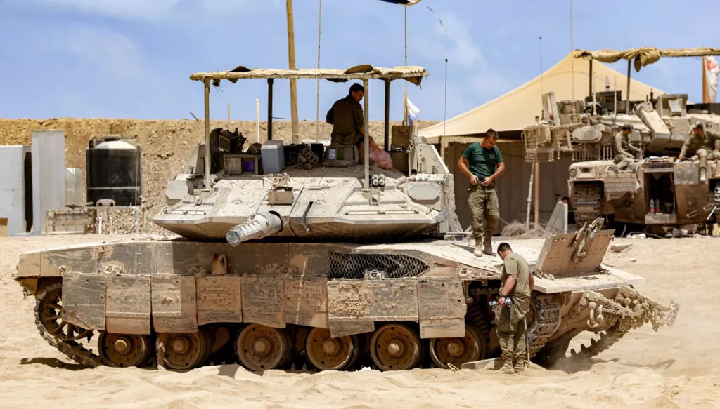 الجيش الإسرائيلي: نتابع الوضع في إيران عن كثب