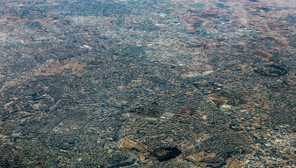 صباح "النهار"- القرار الحاسم بتكليف الجيش اللبناني حصر السلاح... الحزب المنزعج من بري يهاجم عون؟ ﻿