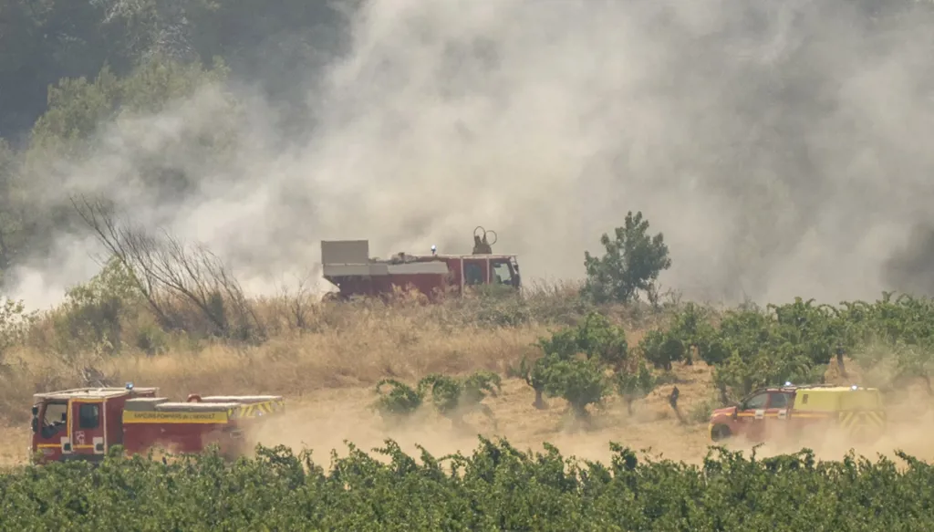 رغم تقدمه ببطء... أكبر حريق غابات في فرنسا منذ 1949 لا يزال خارج السيطرة