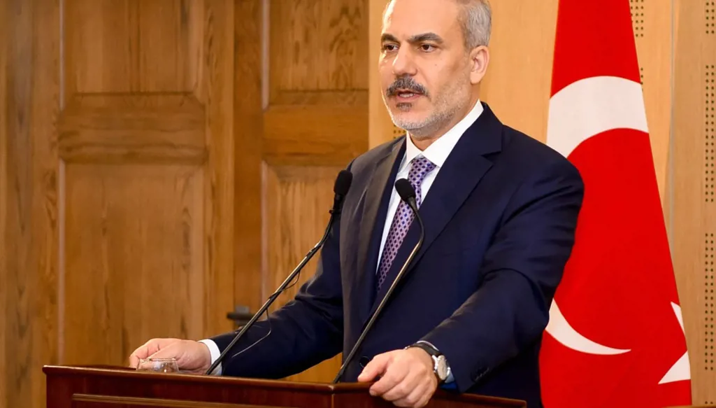 تركيا قد تدرس المشاركة في إزالة ألغام مضيق هرمز