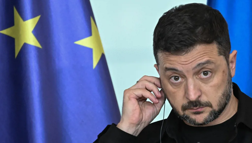 زيلينسكي يدعو لتشديد العقوبات على روسيا إذا رفضت وقف إطلاق النار في قمة ألاسكا