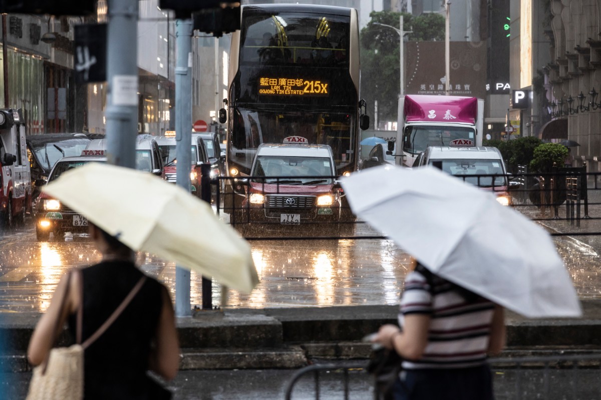 طقس عاصف في الصين (أ ف ب).