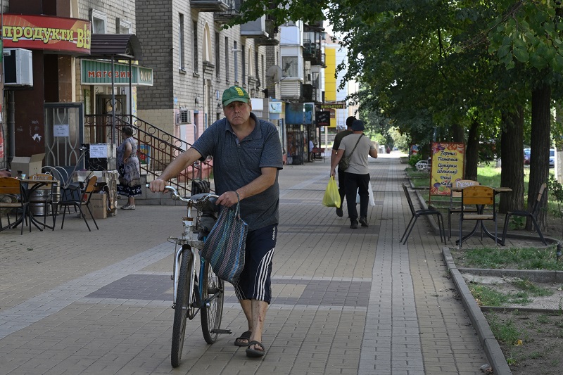 أوكرانيون في دونيتسك (ا ف ب)