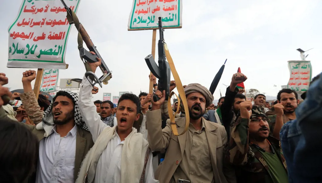 إعلام عبري: نجاة رئيس أركان الحوثيين من محاولة اغتيال وإسرائيل تُعدّ لأهداف جديدة في اليمن