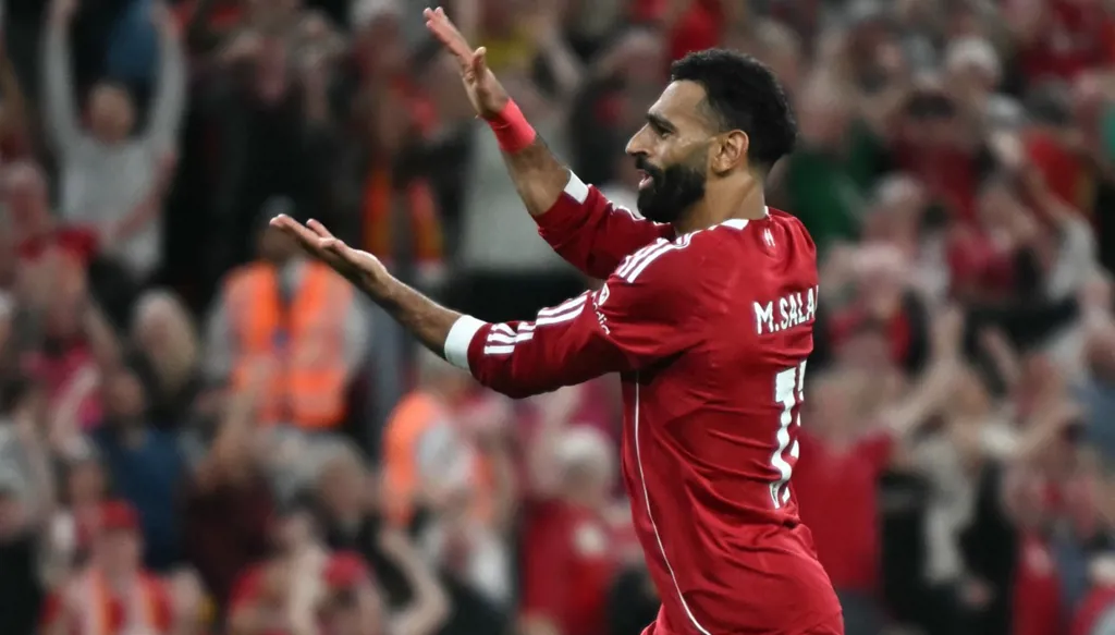 محمد صلاح يُهدي جوتا تكريماً خاصاً في افتتاح بريميرليغ (فيديو)
