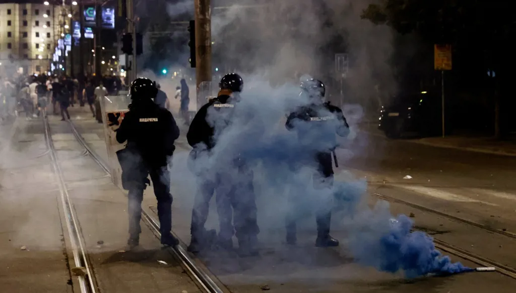 صدامات جديدة بين الشرطة والمتظاهرين المناهضين للفساد في صربيا